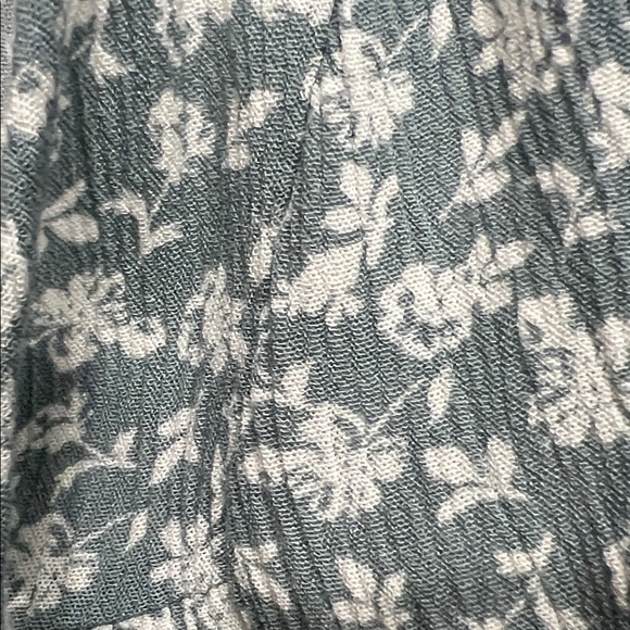 Chic Floral Sleeveless Top - Light turquoise and White - Picture 12 of 12